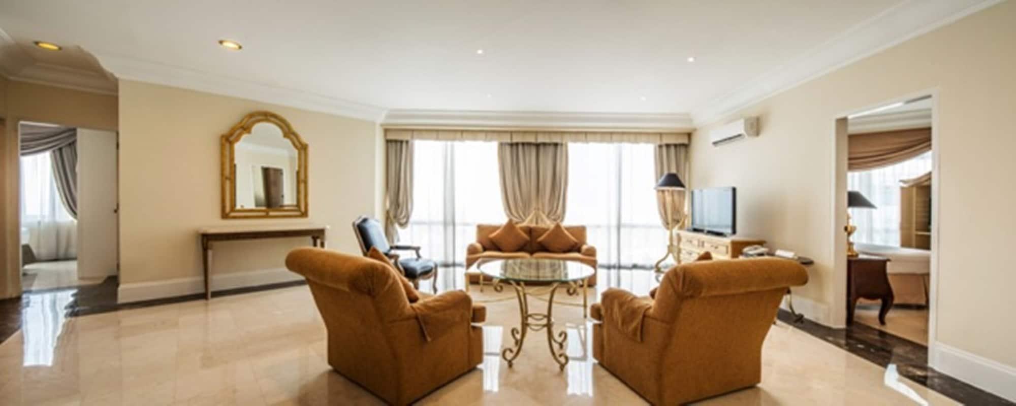 Batavia Hotel & Serviced Apartments Джакарта Экстерьер фото