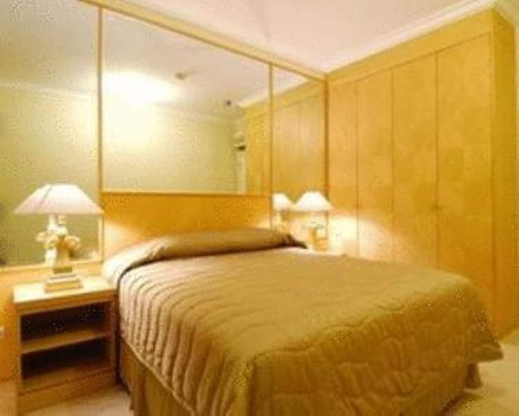 Batavia Hotel & Serviced Apartments Джакарта Экстерьер фото