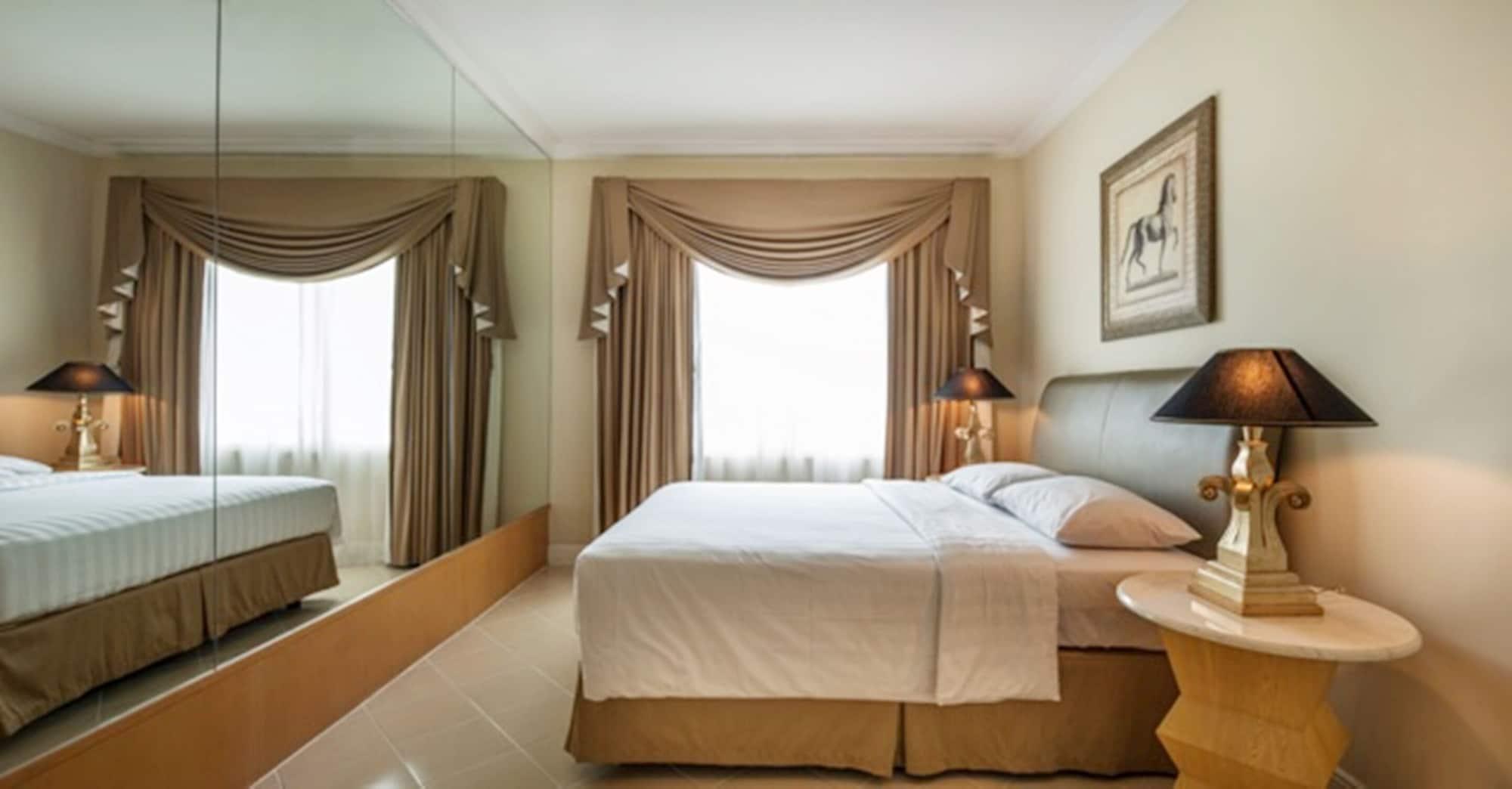 Batavia Hotel & Serviced Apartments Джакарта Экстерьер фото