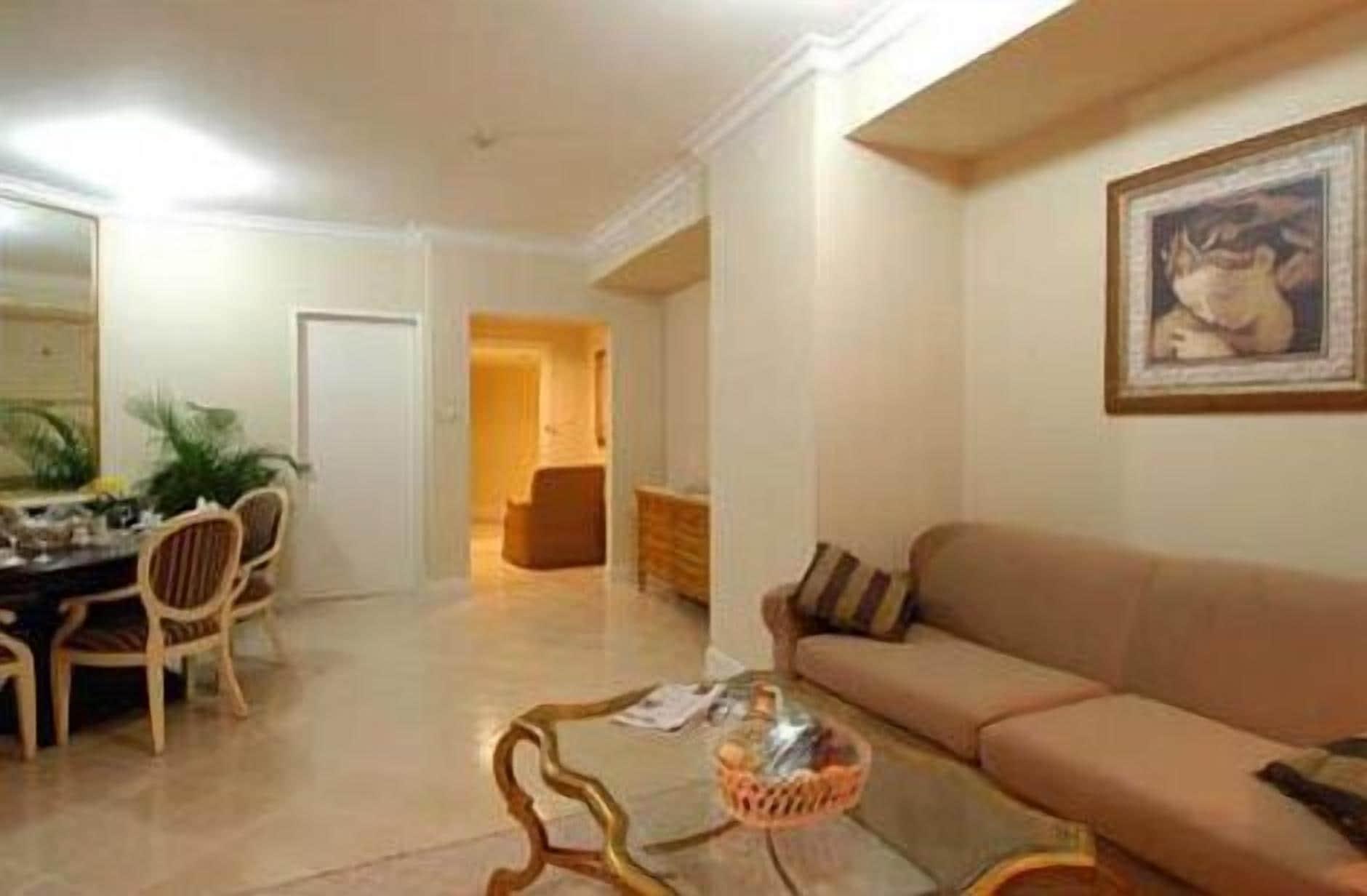 Batavia Hotel & Serviced Apartments Джакарта Экстерьер фото