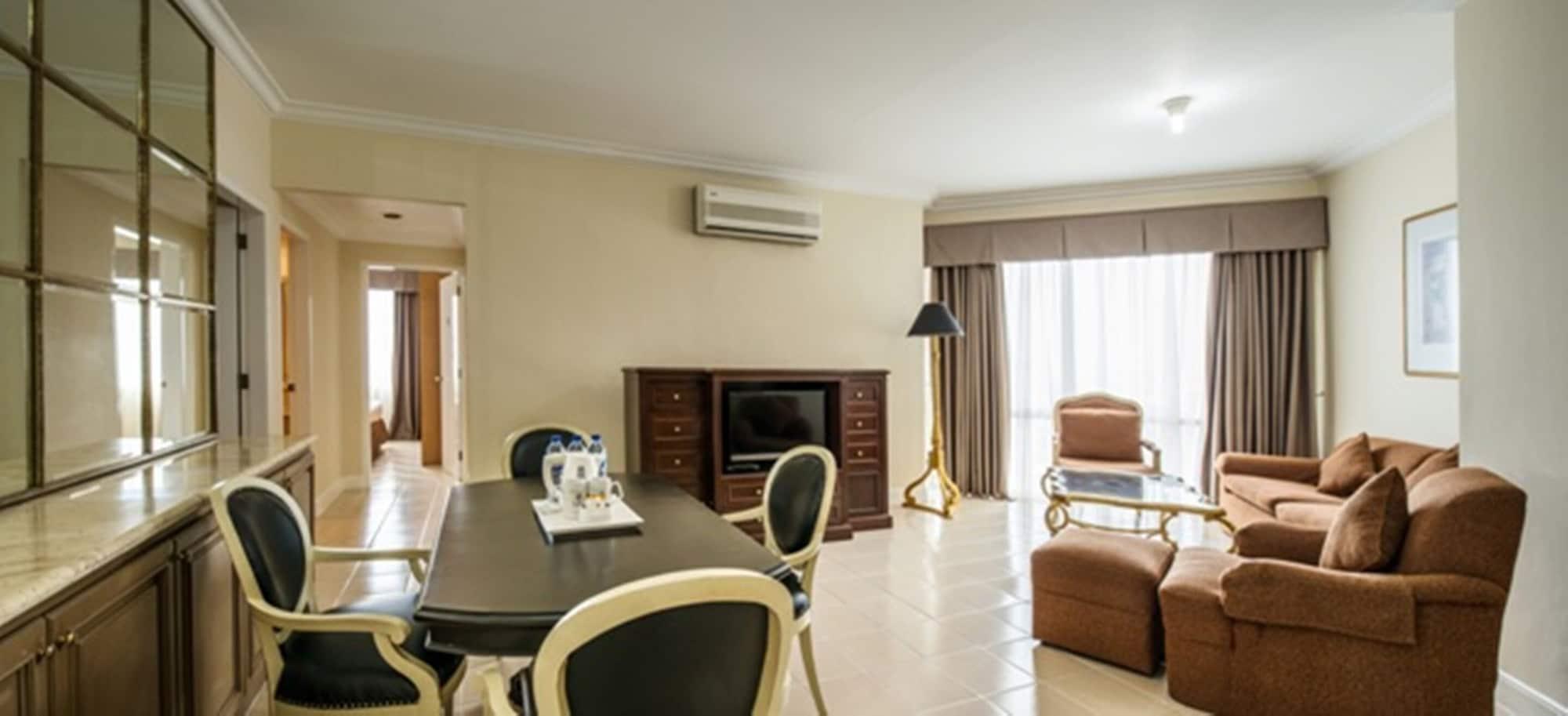 Batavia Hotel & Serviced Apartments Джакарта Экстерьер фото