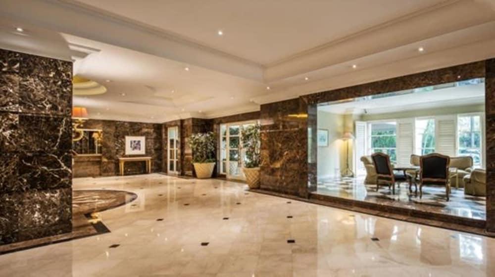 Batavia Hotel & Serviced Apartments Джакарта Экстерьер фото
