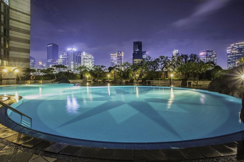 Batavia Hotel & Serviced Apartments Джакарта Экстерьер фото