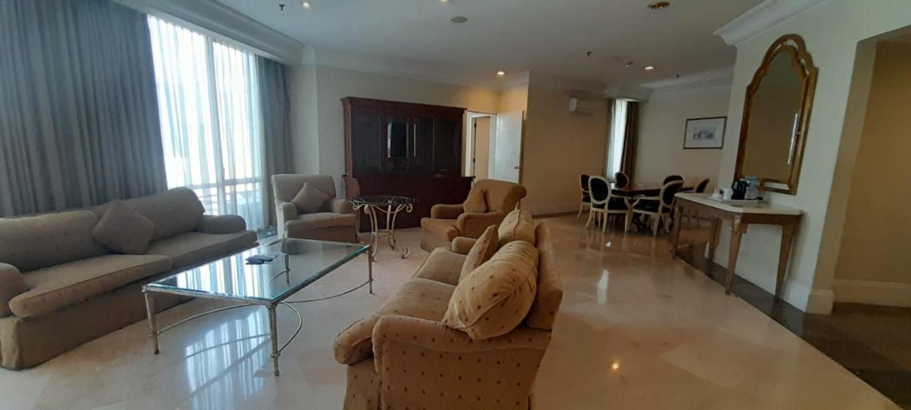 Batavia Hotel & Serviced Apartments Джакарта Экстерьер фото
