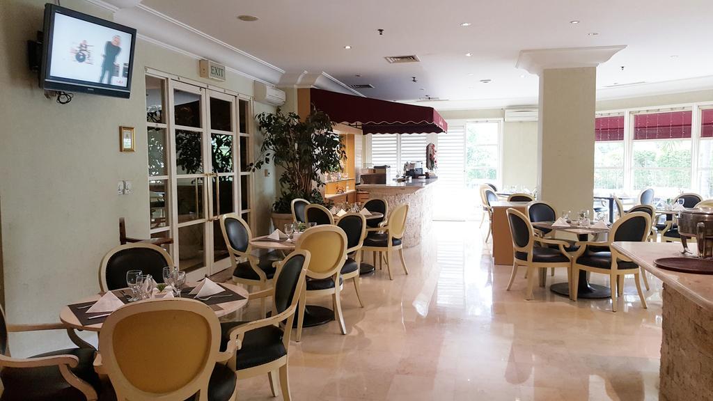 Batavia Hotel & Serviced Apartments Джакарта Экстерьер фото
