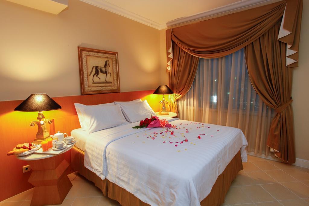 Batavia Hotel & Serviced Apartments Джакарта Экстерьер фото
