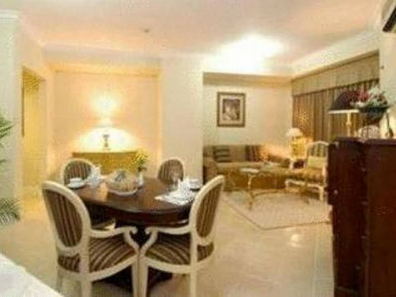 Batavia Hotel & Serviced Apartments Джакарта Экстерьер фото